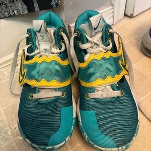 Nike Kyrie 7 "Bruce Lee" trainers - teal, yellow -laces little dirty easy fix